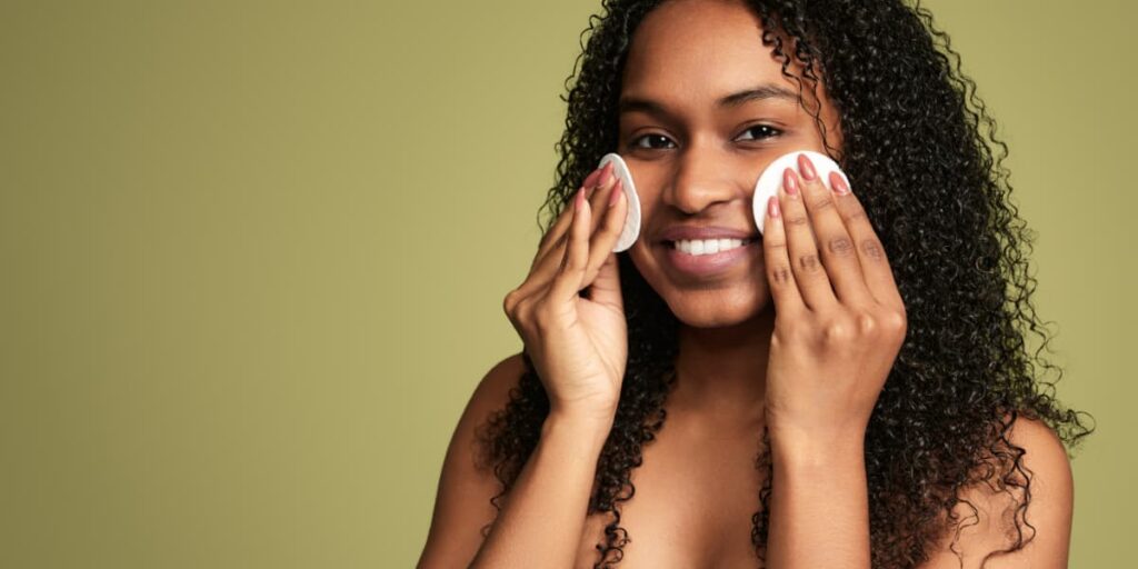 Buy the original 5 Mistakes While Removing Makeup That Are Damaging Your Skin in Lagos Nigeria